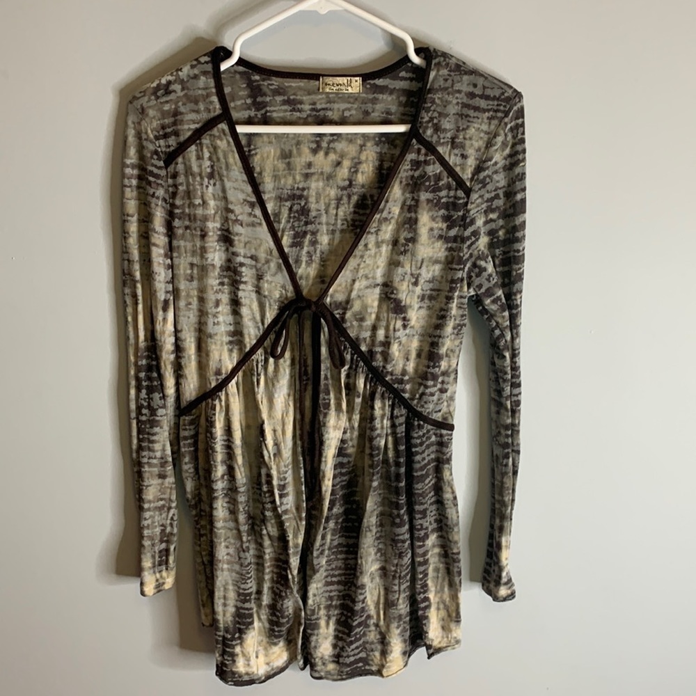 One Workd long sleeve cover up Size Medium Boho ties in front hood condition